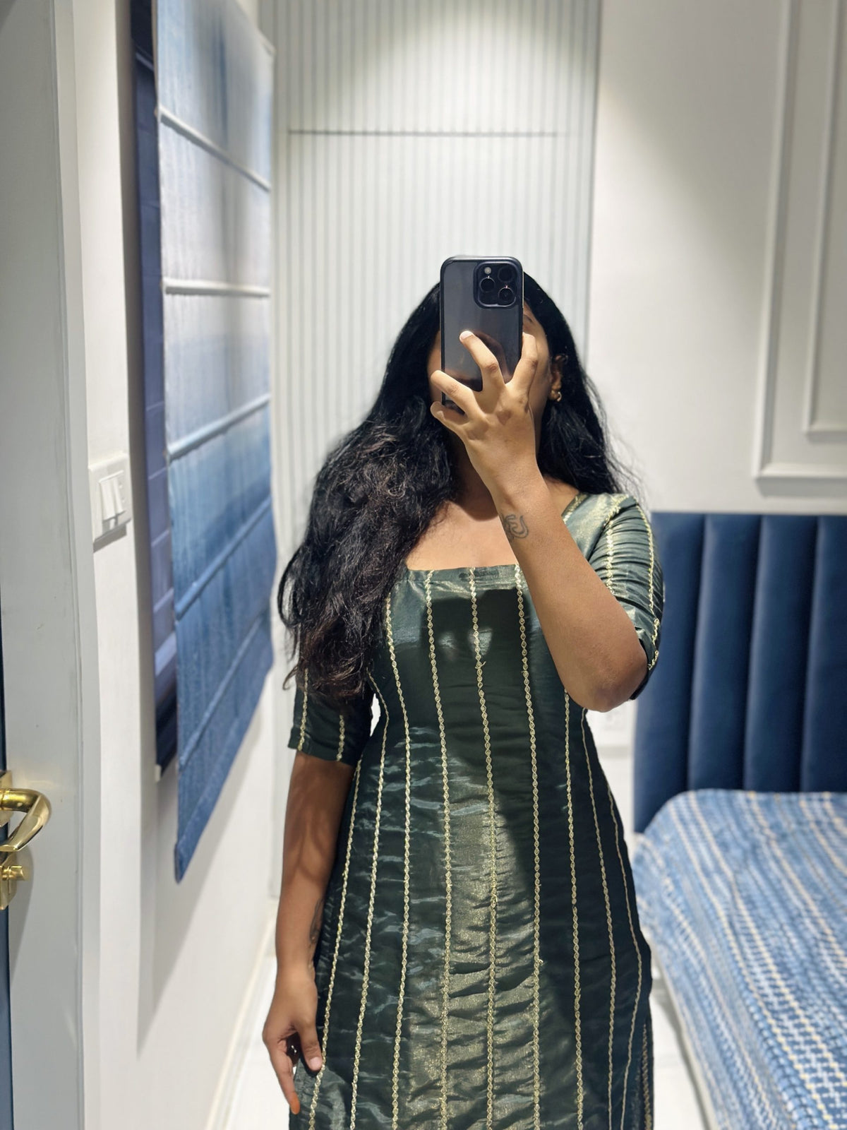 Olive green tissue kurta in Tissue – Kurta Set by Dharvi by Rachana