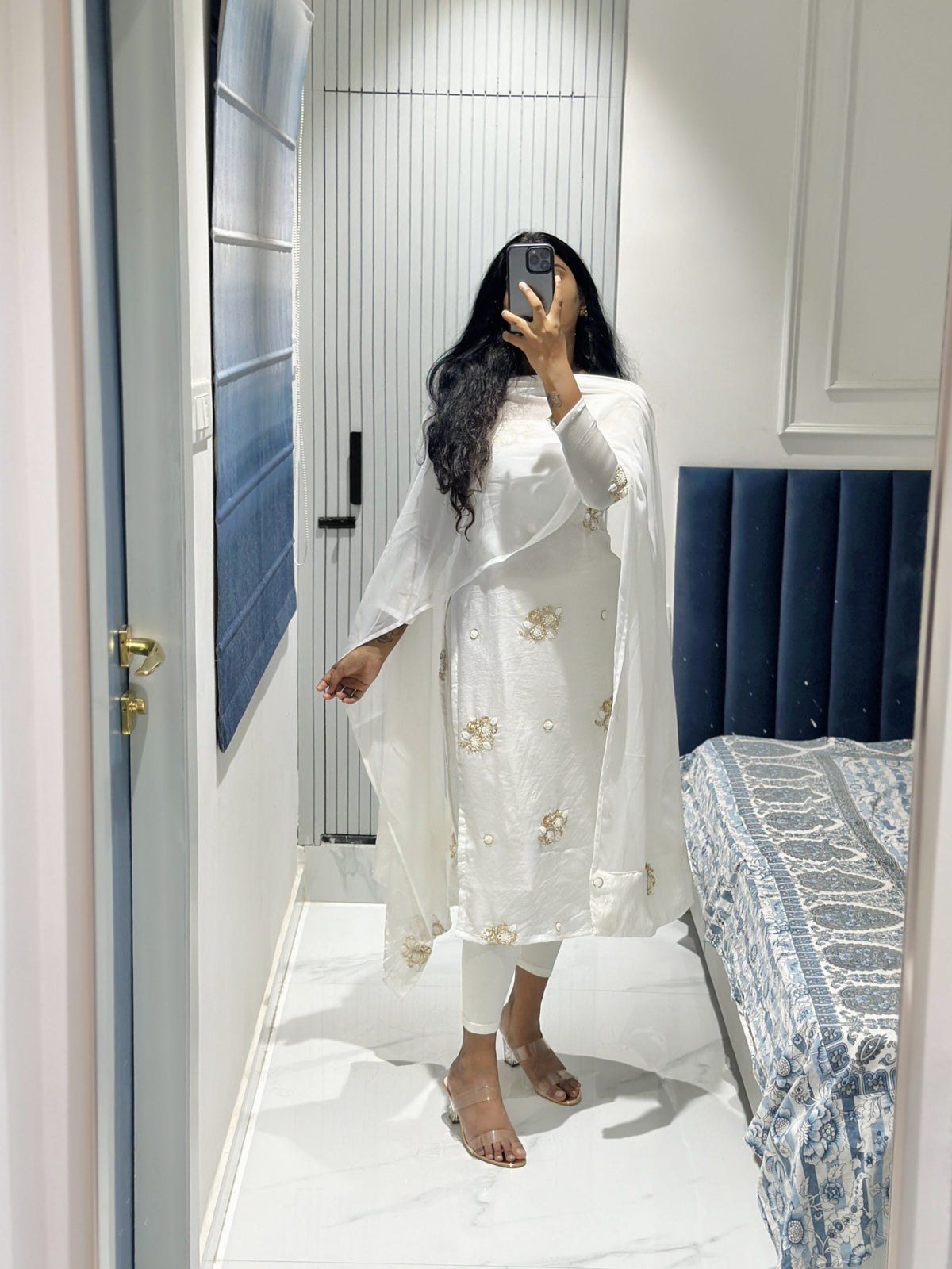 White butta embroidered kurti in Viscose Tissue – Kurta Set by Dharvi by Rachana (view 3)