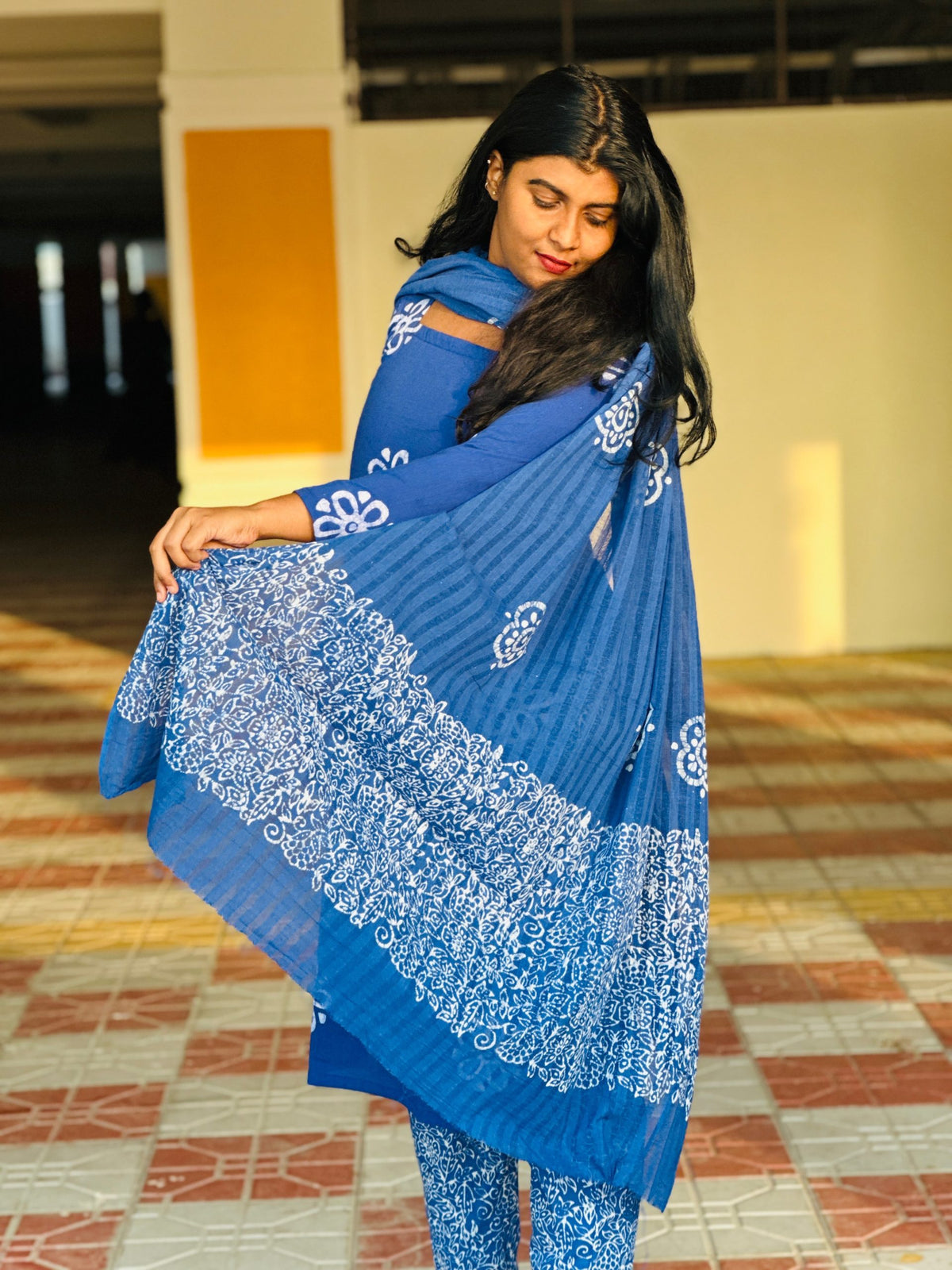 Blue cotton batik suit set in Handblock Cotton – Kurta Set by Dharvi by Rachana