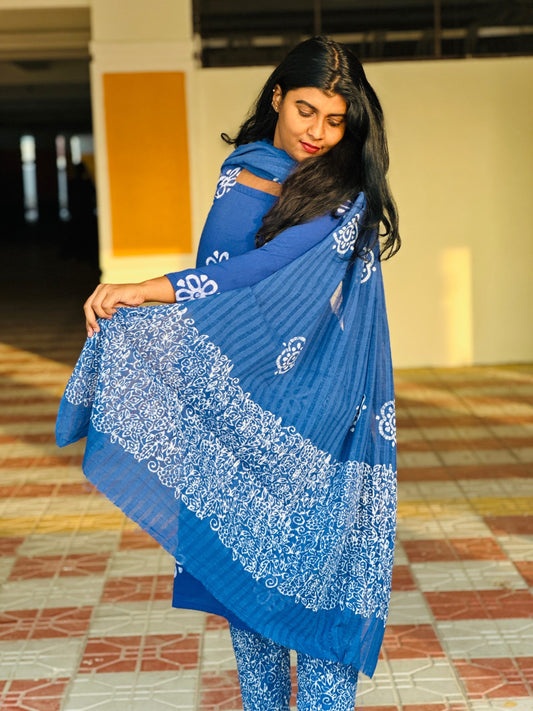 Blue cotton batik suit set in Handblock Cotton – Kurta Set by Dharvi by Rachana