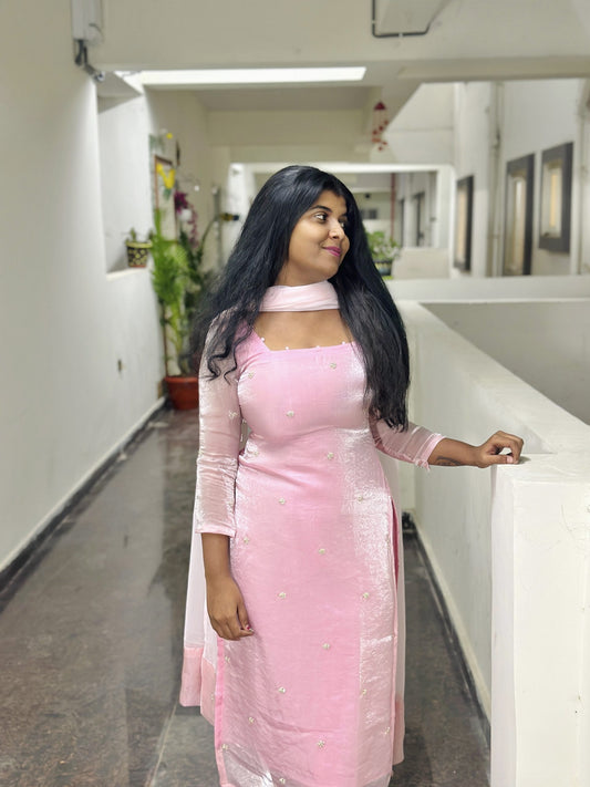 Blush pink butta embroidered kurti set in Space Silk – Kurta Set by Dharvi by Rachana (view 2)