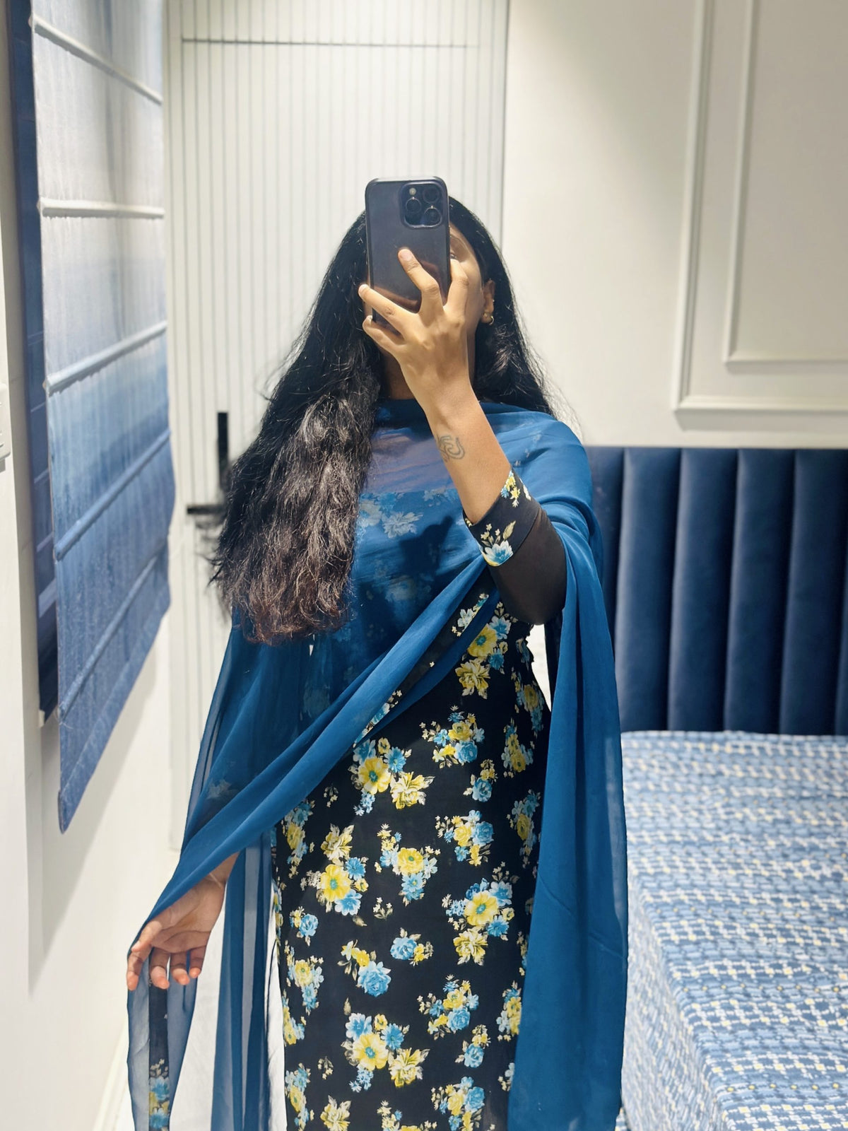 Black floral chiffon kurta in Chiffon – Kurta Set by Dharvi by Rachana (view 3)