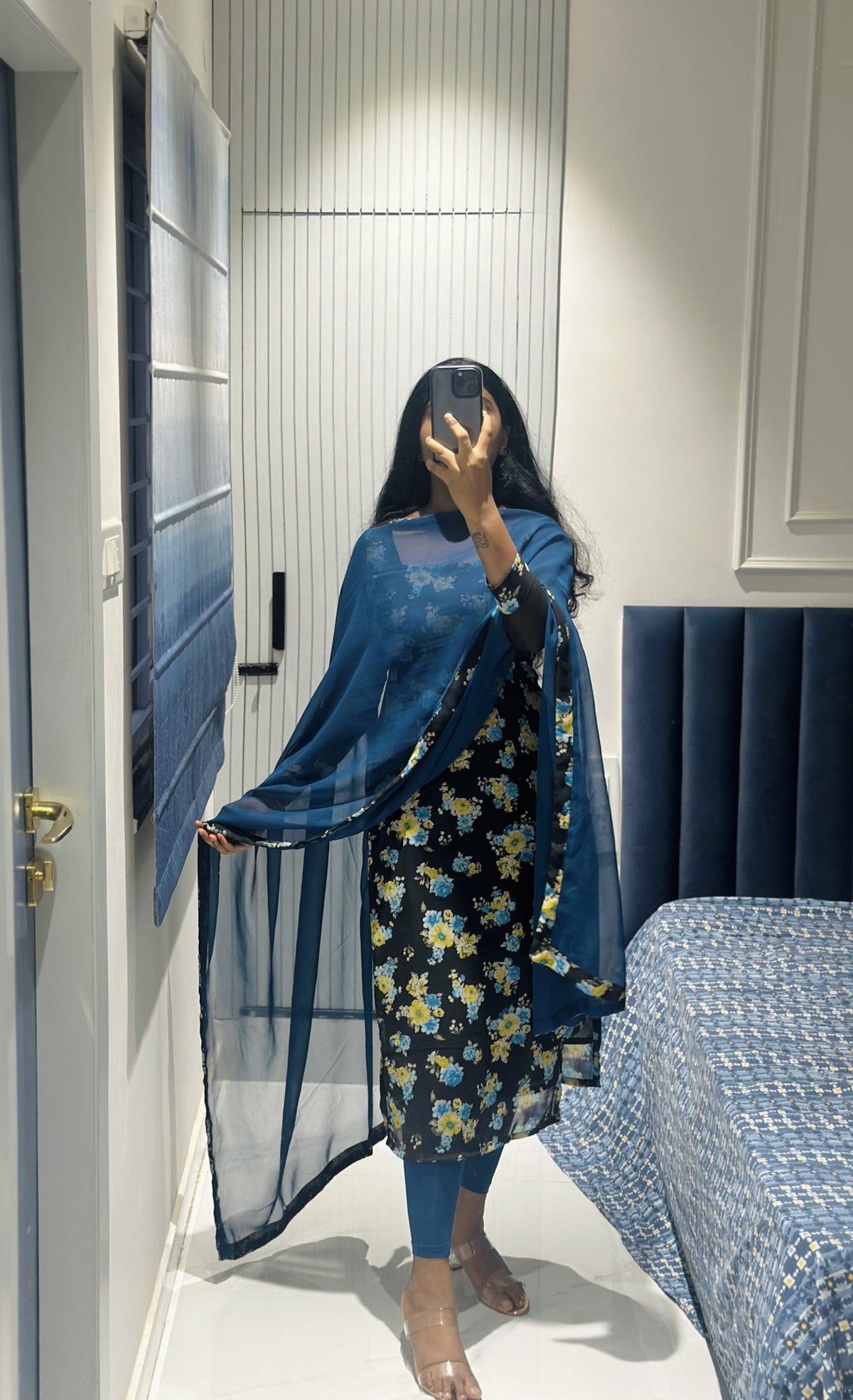 Black floral chiffon kurta in Chiffon – Kurta Set by Dharvi by Rachana (view 5)