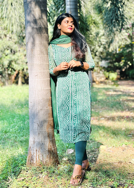 Green bandhani kurti set in Chiffon – Kurta Set by Dharvi by Rachana (view 2)