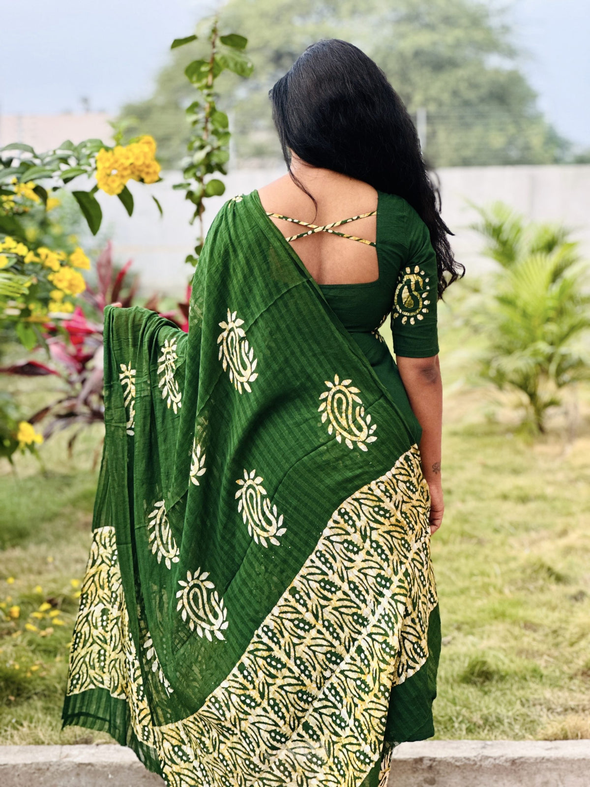 Green cotton batik suit set in Cotton – Kurta Set by Dharvi by Rachana (view 2)