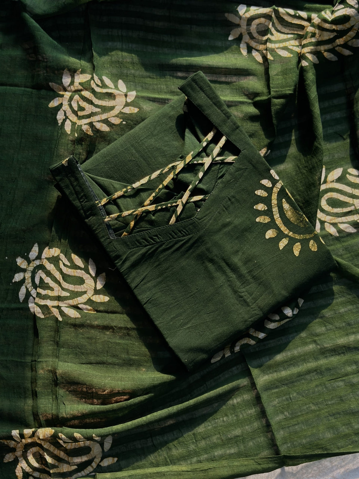 Green cotton batik suit set in Cotton – Kurta Set by Dharvi by Rachana (view 4)